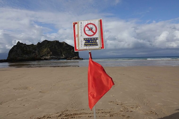 Bandera roja por contaminación: los cierres de playa por aguas no aptas para el baño crecen en España