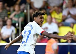 Lamine Yamal, durante el partido ante el Villarreal.