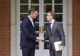 Sánchez recibe a Feijóo en la Moncloa en octubre del año pasado para abordar la crisis en el CGPJ tras la dimisón de Lesmes