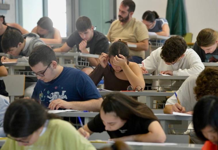 Educación estudia si puede aprobar la nueva EBAU pese a estar en funciones