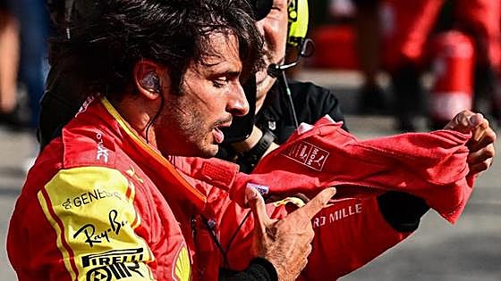 Sainz se pone el traje de ídolo en Monza