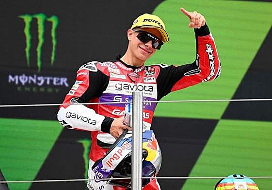 David Alonso celebra su triunfo.