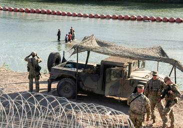 La Justicia ordena a Texas retirar el muro flotante sobre el río Bravo