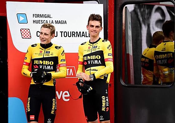 Jonas Vingegaard y Sepp Kuss, tras la disputa de la 13ª etapa de la Vuelta.