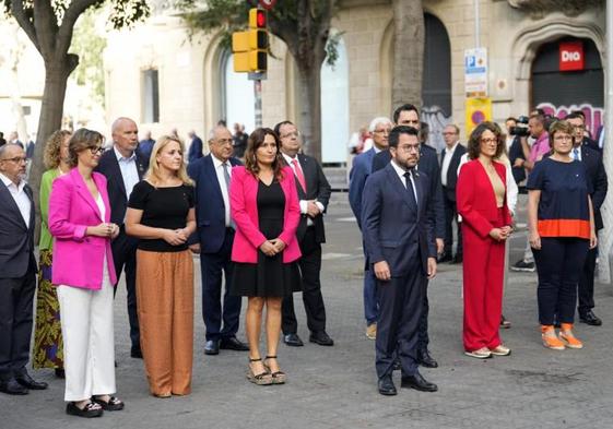 Ofrenda floral en el monumento a Rafael Casanovas