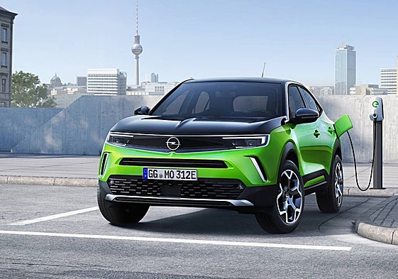 Coche eléctrico repostando