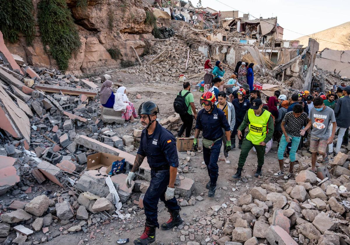 La ONG Bomberos Unidos sin Fronteras continúa buscando supervivientes bajo los escombros de Marruecos