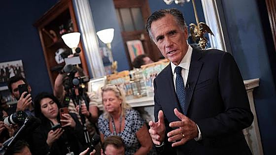 Romney reta a Biden y Trump a imitarle en su retiro
