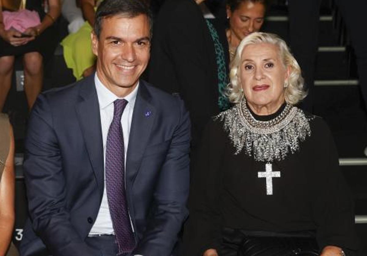 Pedro Sánchez y la madre de Hannibal Laguna.