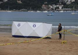 El cadáver ha sido encontrado a primera hora por los servicios de limpieza de la playa.