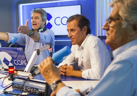 Manolo Lama, Paco González y Pepe Domingo Castaño durante un programa