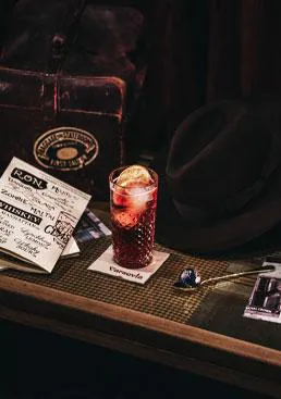 Imagen — El I Wanna be Americano se elabora sin alcohol, con una base de martini rojo y notas frutales.