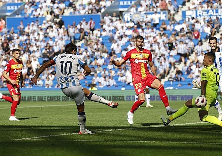 Oyarzabal comanda la remontada de la Real en un festival goleador