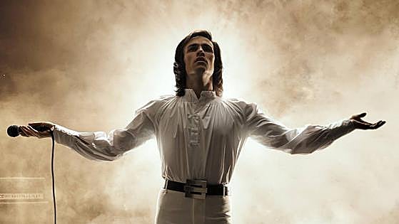 Camilo Sesto revive en una serie que reivindica al pionero de los musicales en España