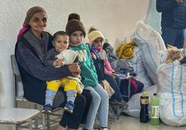 Refugiados procedentes de Nagorno Karabaj, en un centro de acogida en la ciudad armenia de Goris.