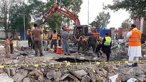 Un doble atentado suicida causa casi 60 muertos en Pakistán