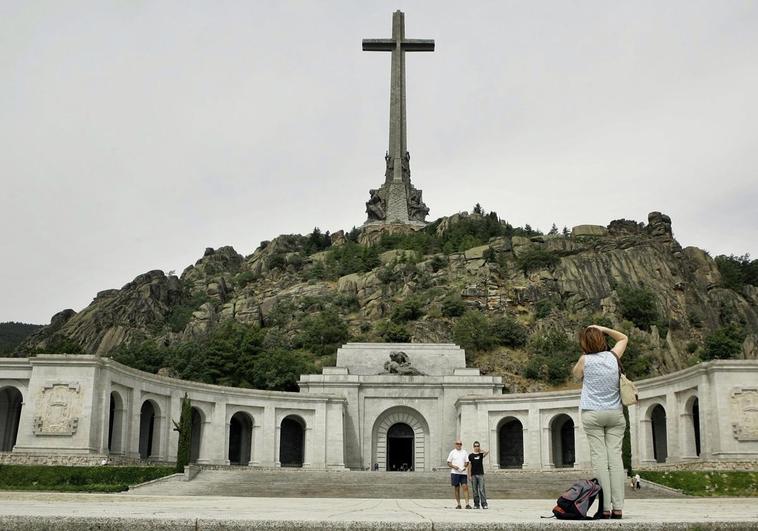 Un juez anula la licencia de obras para acceder a las criptas del Valle de los Caídos