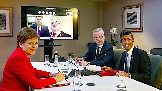 Sunak, denunciado a la Policía escocesa por una broma sobre Sturgeon