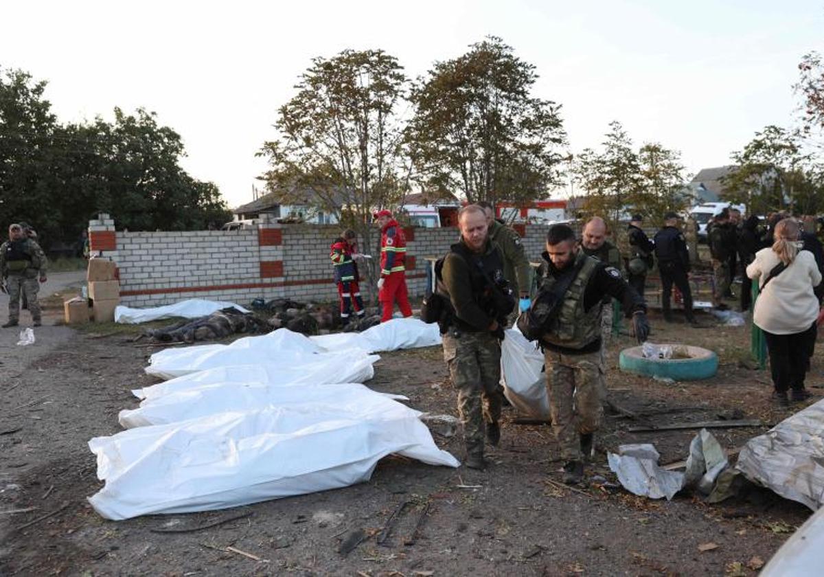 Al menos medio centenar de muertos en un nuevo bombardeo ruso contra civiles