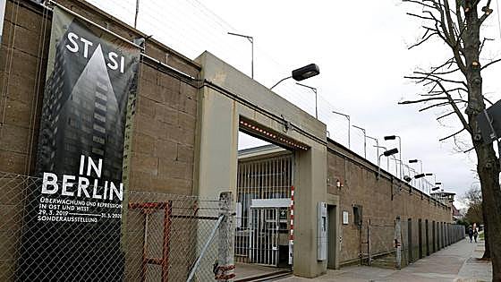 Alemania Federal compró a numerosos agentes de la Stasi tras la caída del Muro de Berlín