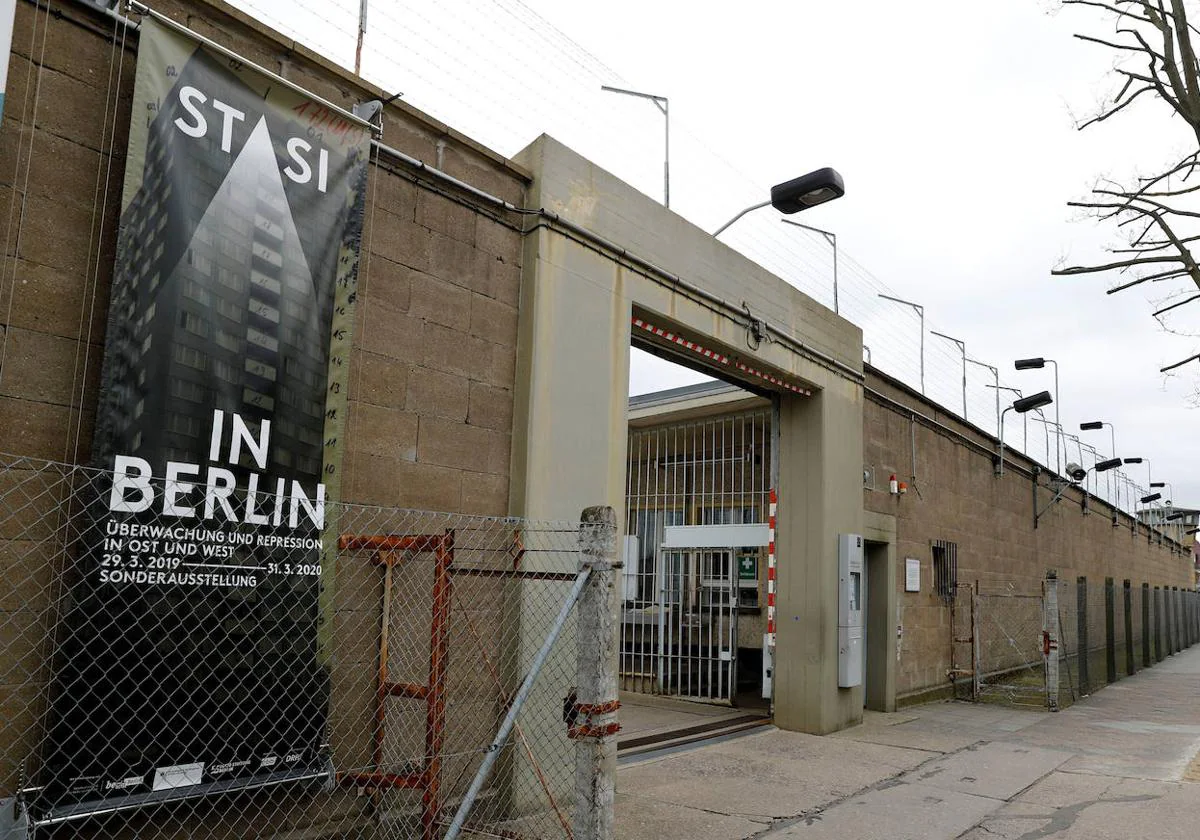 Alemania Federal compró a numerosos agentes de la Stasi tras la caída del Muro de Berlín