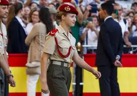 La princesa Leonor participó este viernes con los cadetes de la Academia General Militar de Zaragoza en la ofrenda a la Virgen del Pilar.