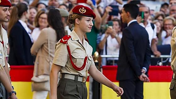 Leonor, protagonista absoluta en la ofrenda del Pilar en la víspera de su jura de bandera