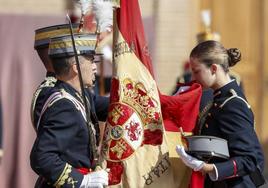 La princesa de Asturias, Leonor de Borbón, jura bandera en una ceremonia oficial celebrada en la Academia Militar de Zaragoza.