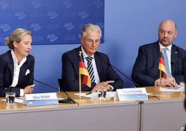 Los líderes de AfD presiden en Berlín una rueda de prensa tras las elecciones regionales en Hesse y Baviera