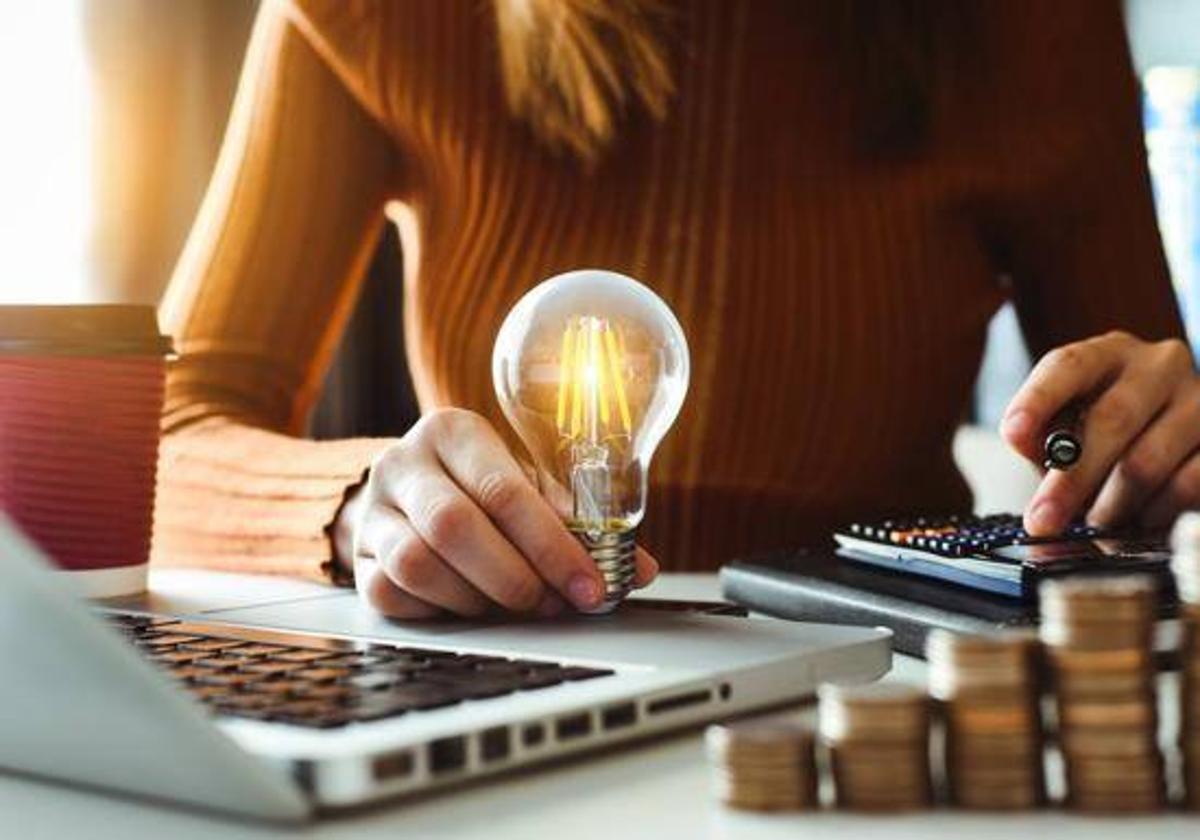 Cómo ahorrar en la factura de la luz con tus dispositivos tecnológicos