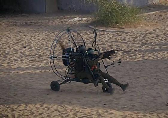 Imagen de los parapentes motorizados de Hamás difundida en sus canales oficiales.
