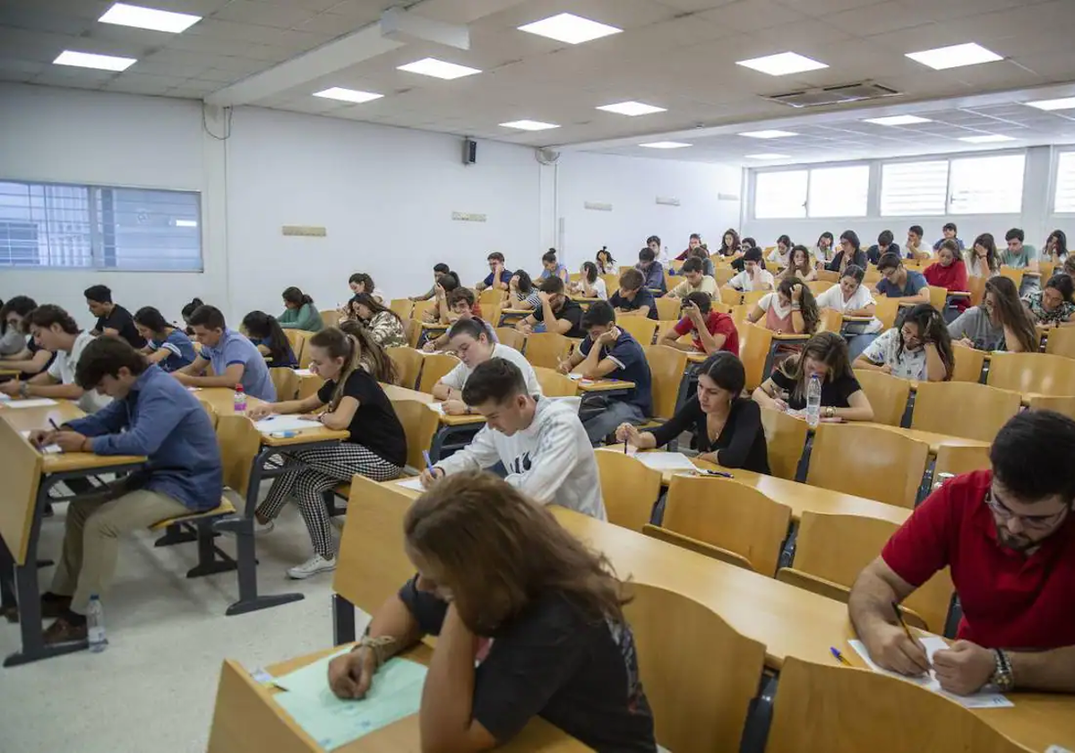 Elegir entre Historia o Filosofía, el único cambio de la EBAU