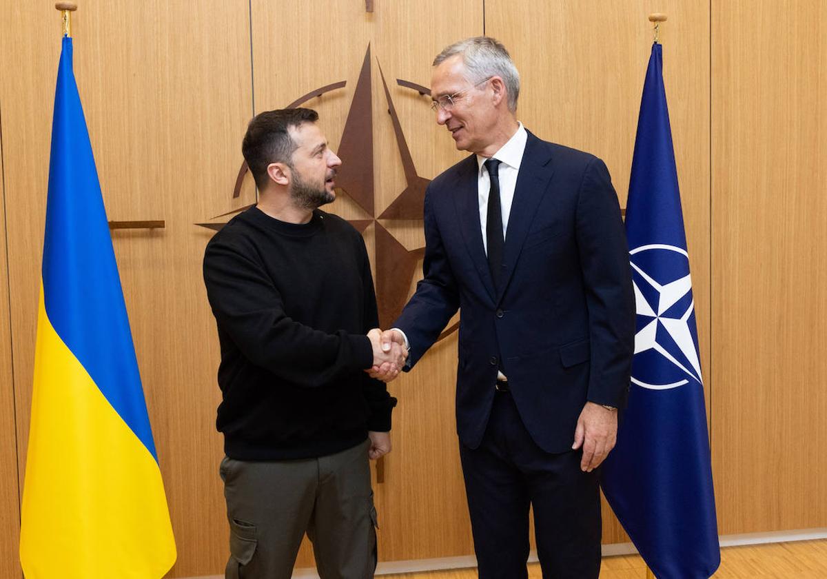 Encuentro entre Volodímir Zelenski y Jens Stoltenberg, este miércoles en Bruselas.