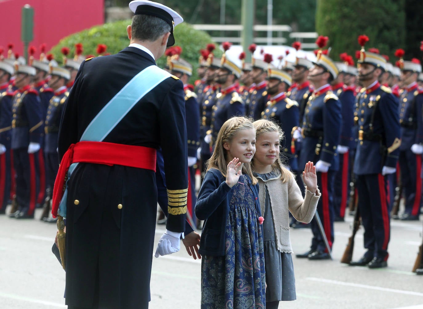 En 2015 participó Leonor en su segundo Día de la Hispanidad. Y se convirtió, junto a la infanta Sofía, en las grandes protagonistas debido a que por entonces su presencia en actos públicos se limitaba a este desfile, al posado veraniego en Marivent y a la misa de Resurrección, también en Palma de Mallorca. 