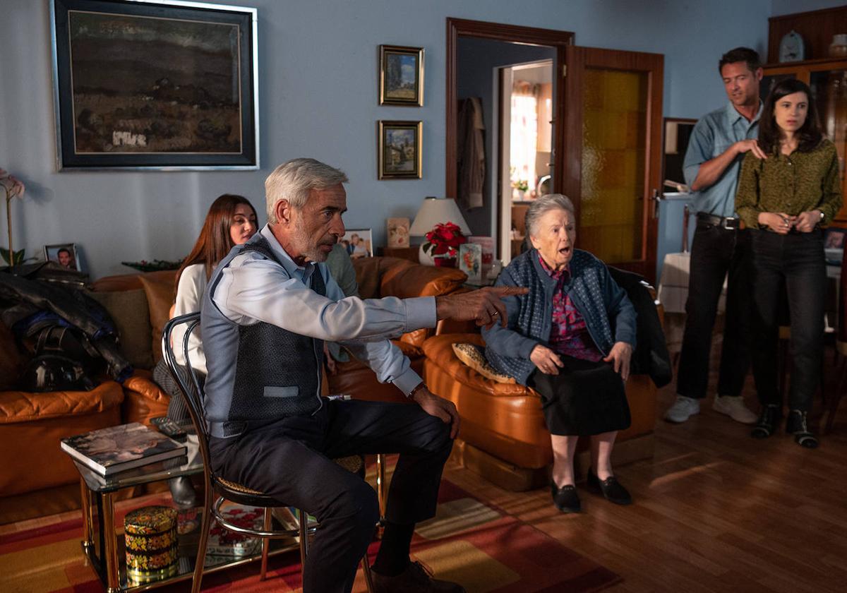 Los miembros de la familia Alcántara, en una de las escenas de la última temporada de 'Cuéntame cómo pasó'.