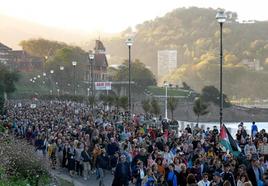 Varios miles de personas marcharon en San Sebastián en favor de Gaza.