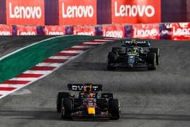 Max Verstappen (Red Bull) por delante de Lewis Hamilton (Mercedes) en la carrera sprint de este sábado en el Gran Premio de EE UU, que se celebra en Austin (Texas).