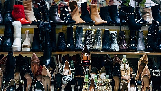 Completa tu outfit de entretiempo con estos zapatos para mujer