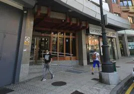 Edificio de la calle de Primo de Rivera, en Oviedo, en el que fue hallado el cadáver.