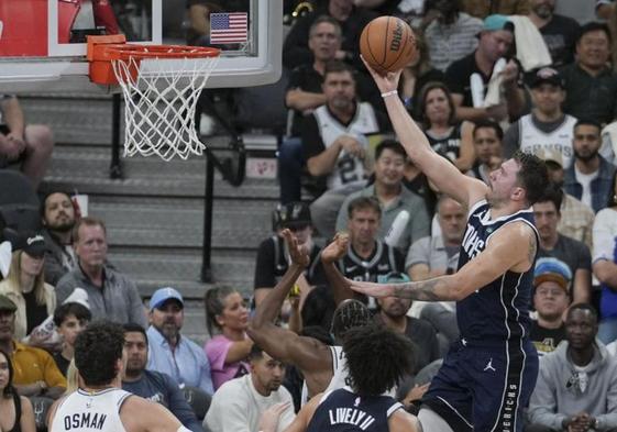 Doncic le enseña a Wembanyama quién manda en Texas