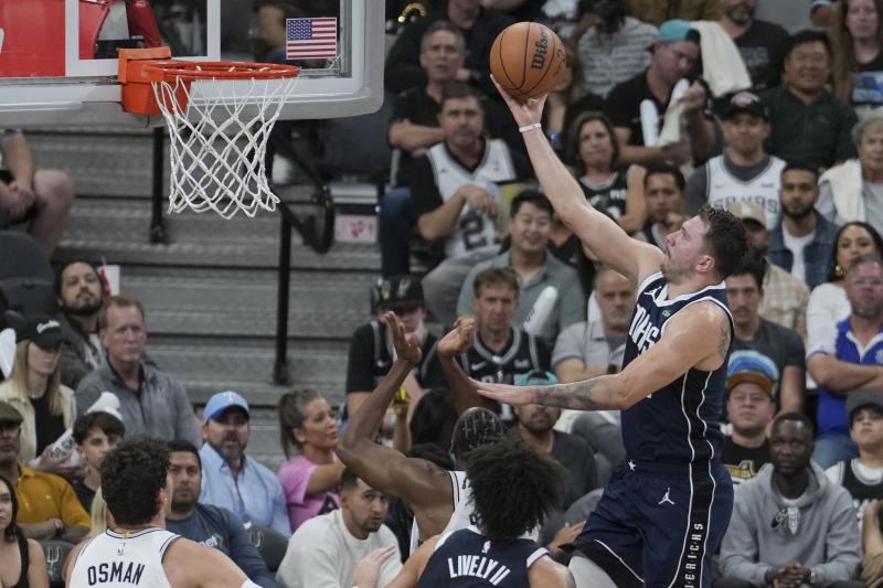 Doncic le enseña a Wembanyama quién manda en Texas