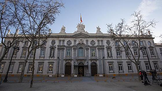 Equiparan las parejas de hecho con el matrimonio para acceder al título de familia numerosa