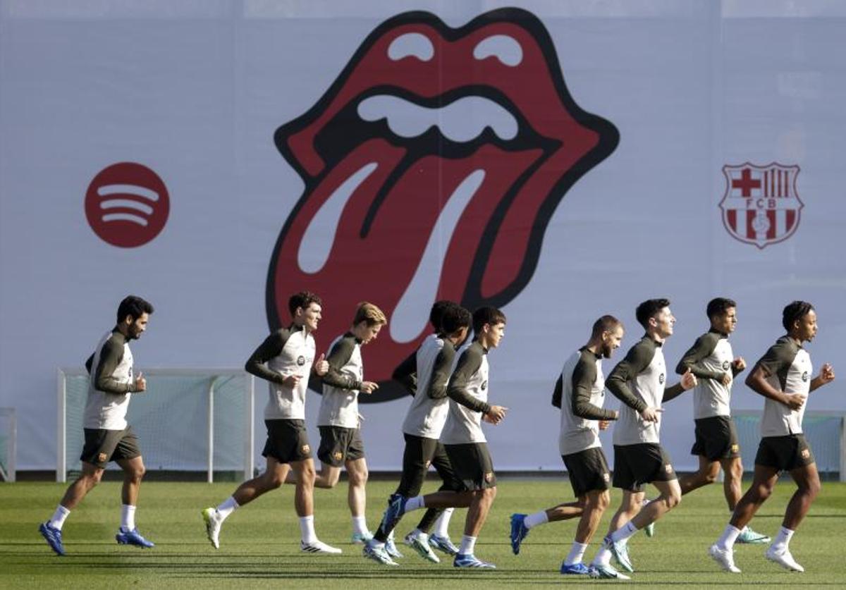 Los jugadores del Barça, preparando este viernes el clásico.