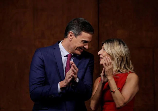 Sánchez y Díaz, tras firmar su acuerdo de coalición.