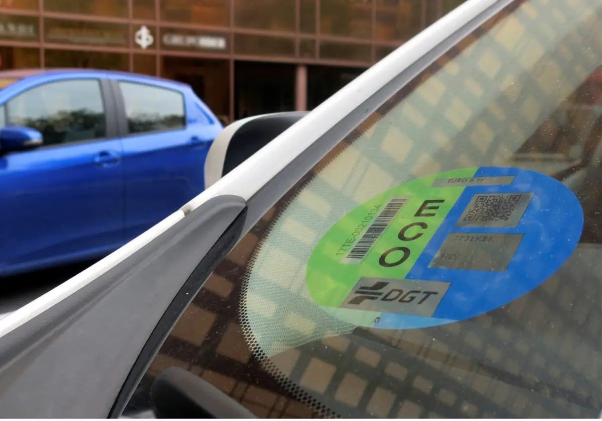 Qué etiqueta medioambiental tiene mi coche?