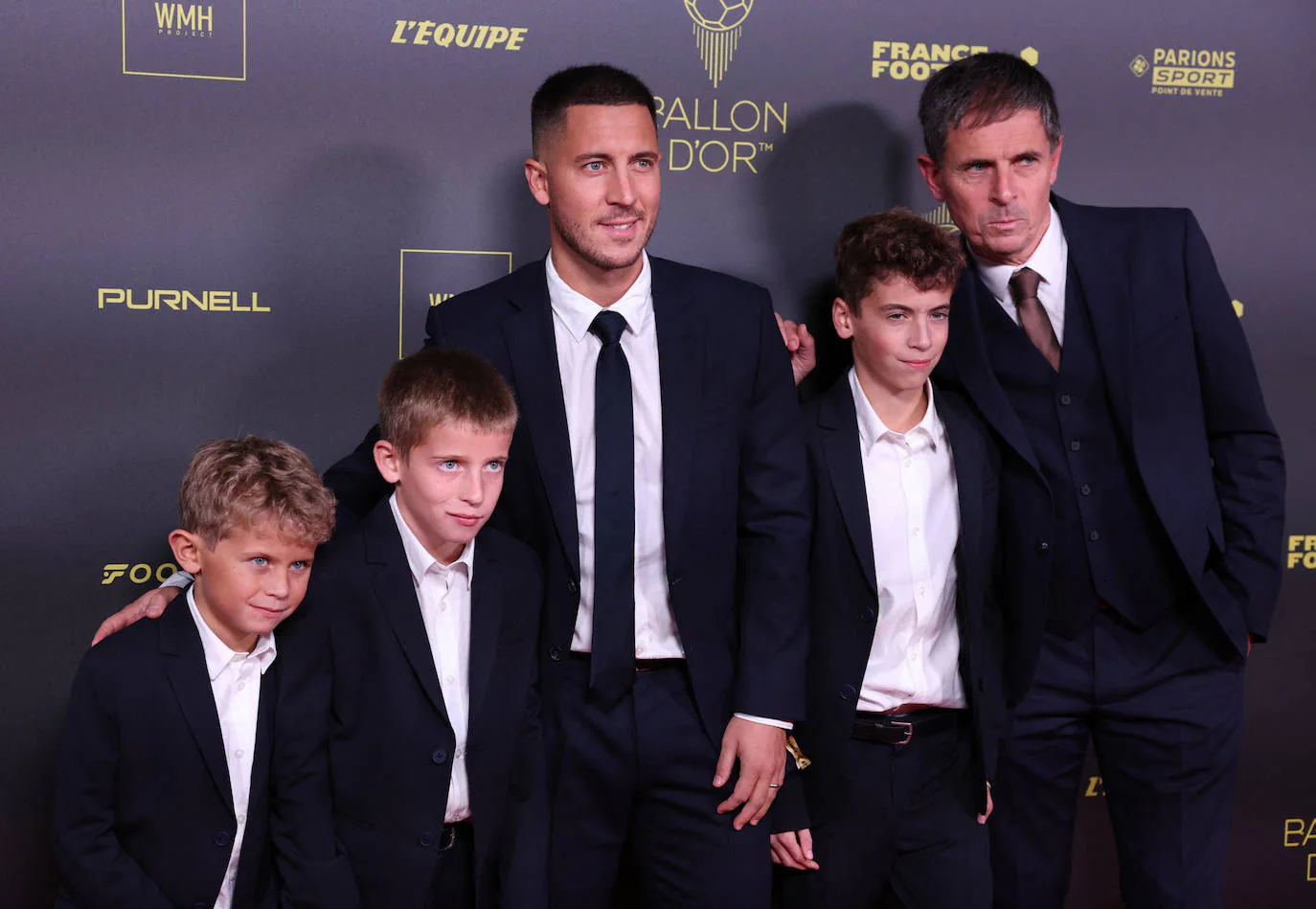 Eden Hazard, exfutbolista de Lille, Chelsea y Real Madrid, llega a la gala acompañado por su familia.