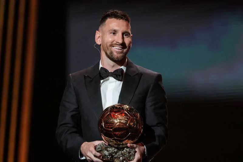 Leo Messi recogió su octavo Balón de Oro este lunes en París, merced a su inolvidable actuación en el Mundial de Catar, conquistado por Argentina.