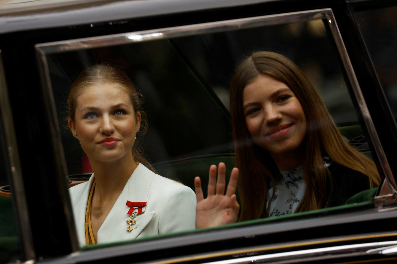 La princesa Leonor y la infanta Sofía tras la ceremonia