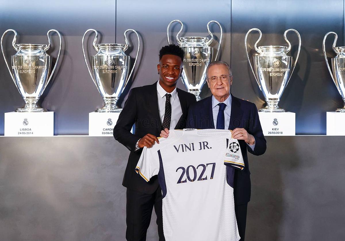 Vinicius y Florentino Pérez, tras la renovación del brasileño.