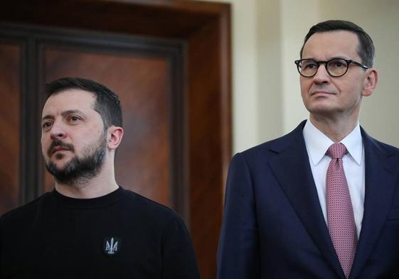 El primer ministro polaco, Mateusz Morawiecki, y el presidente ucraniano, Volodímir Zelenski, durante una reunión en la Cancillería en Varsovia.